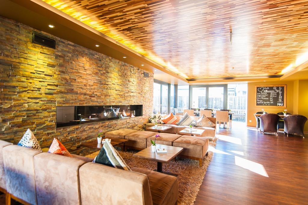 Living Max Hotel เซลล์อัมเซ ภายนอก รูปภาพ