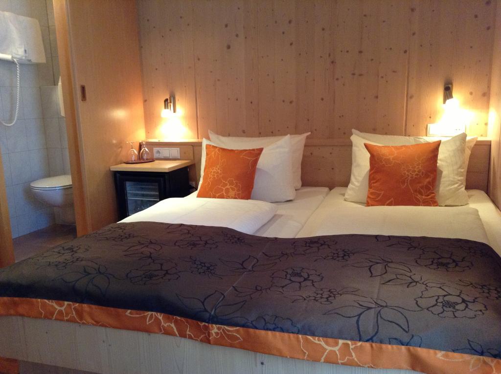 Living Max Hotel เซลล์อัมเซ ภายนอก รูปภาพ